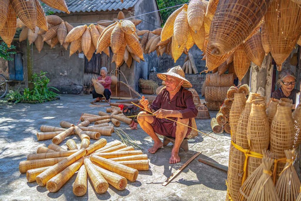 An old man making bamboo fish traps in Hun Yen