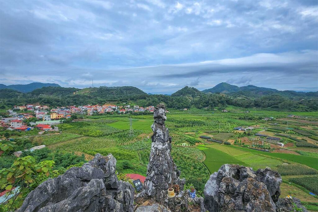 Panoramic views from over the countryside seen from Mac Dynasty Citadel