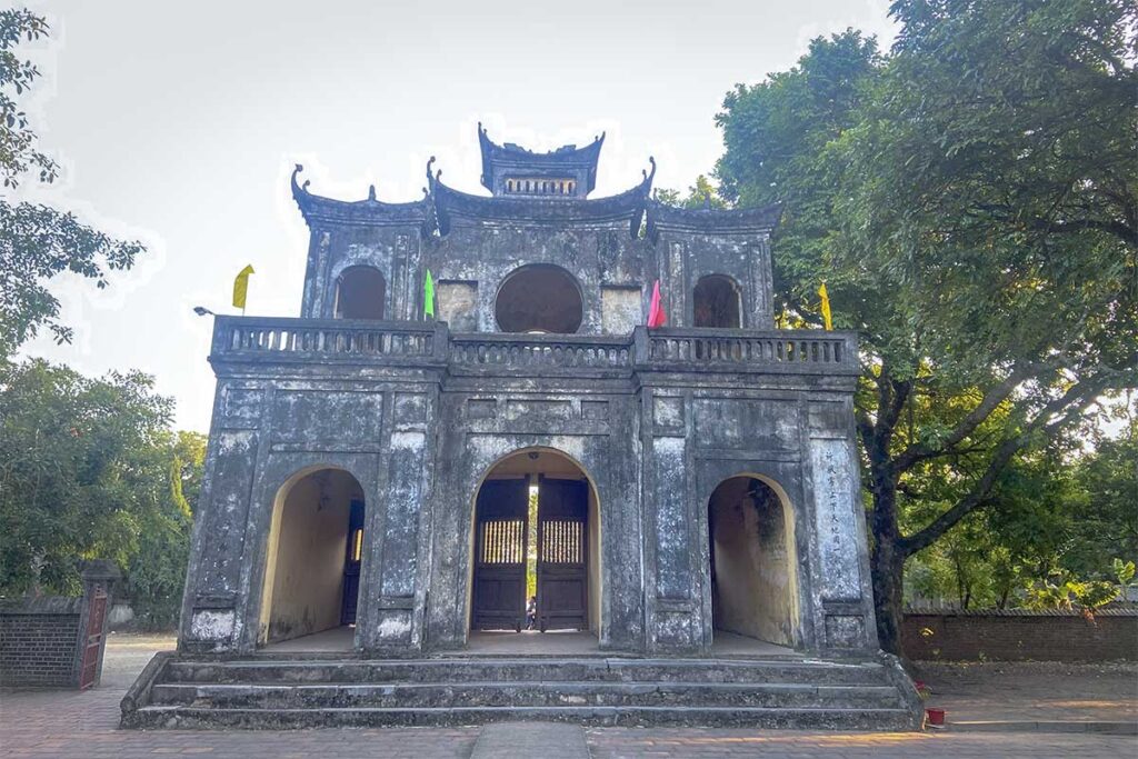 The old main entrance gate to Xich Dang Temple of Literature