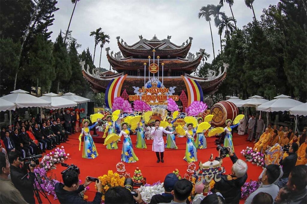 A traditional performance at the entrance of Perfume Pagoda during the Perfume Pagoda Festival