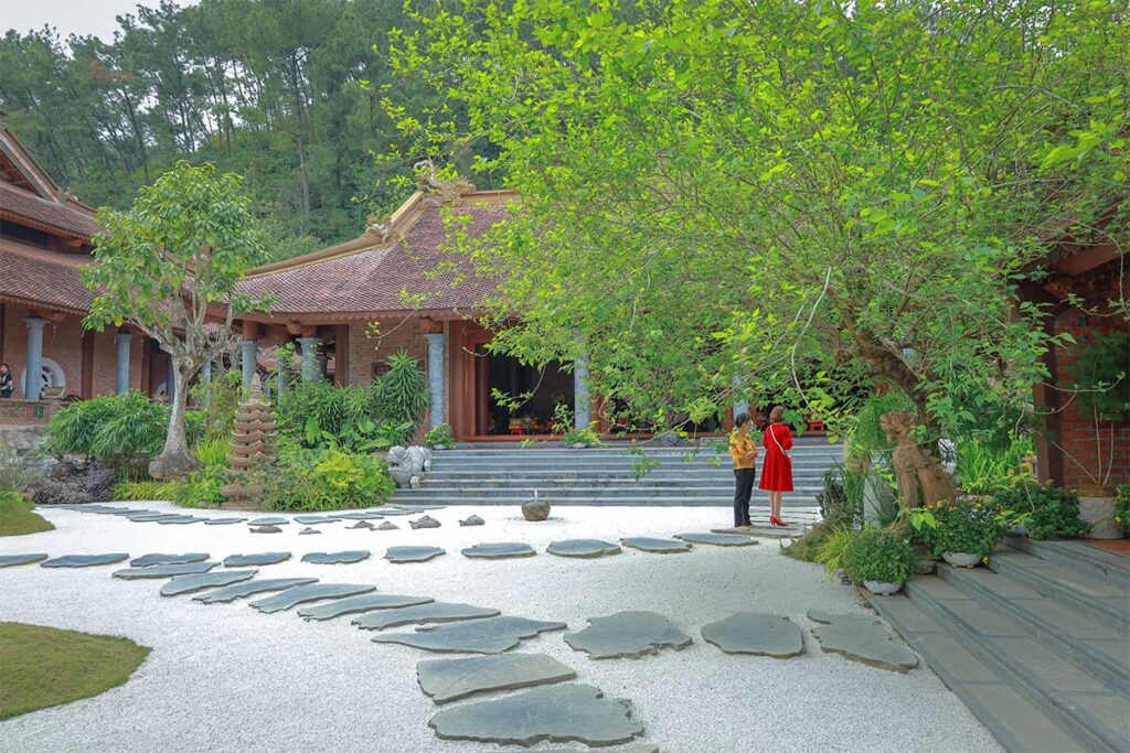 White gravel paths through the garden areas of Tang Phi Lai Pagoda