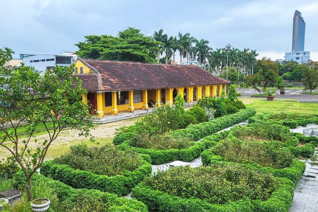 Courtyard and garden of An Dinh Palace