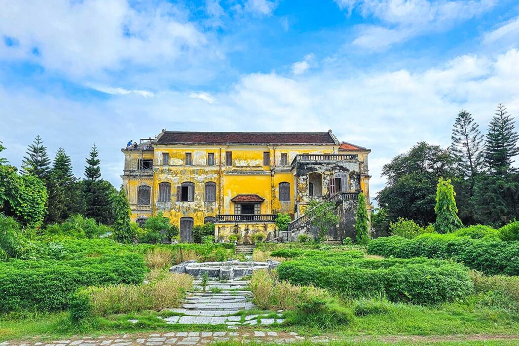 The backside of An Dinh Palace