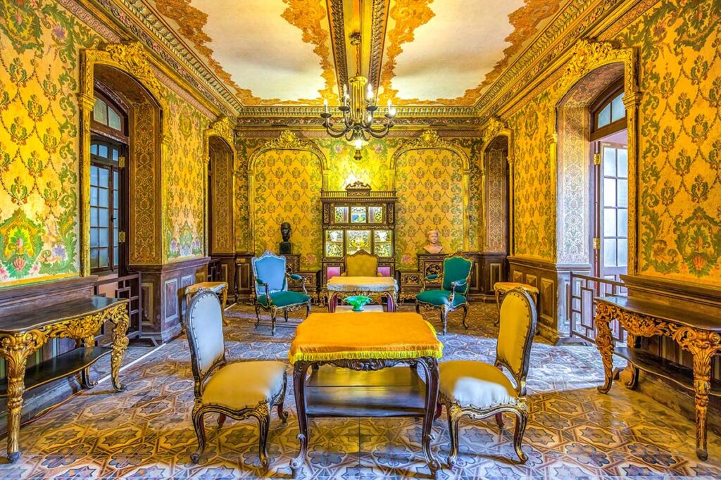 One of the antique rooms inside An Dinh Palace