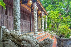 The entrance of the main hall of Bao Quoc Temple