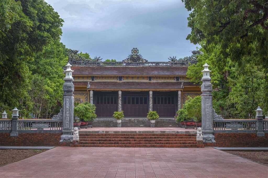 The main hall of Bao Quoc Temple seen from the outside