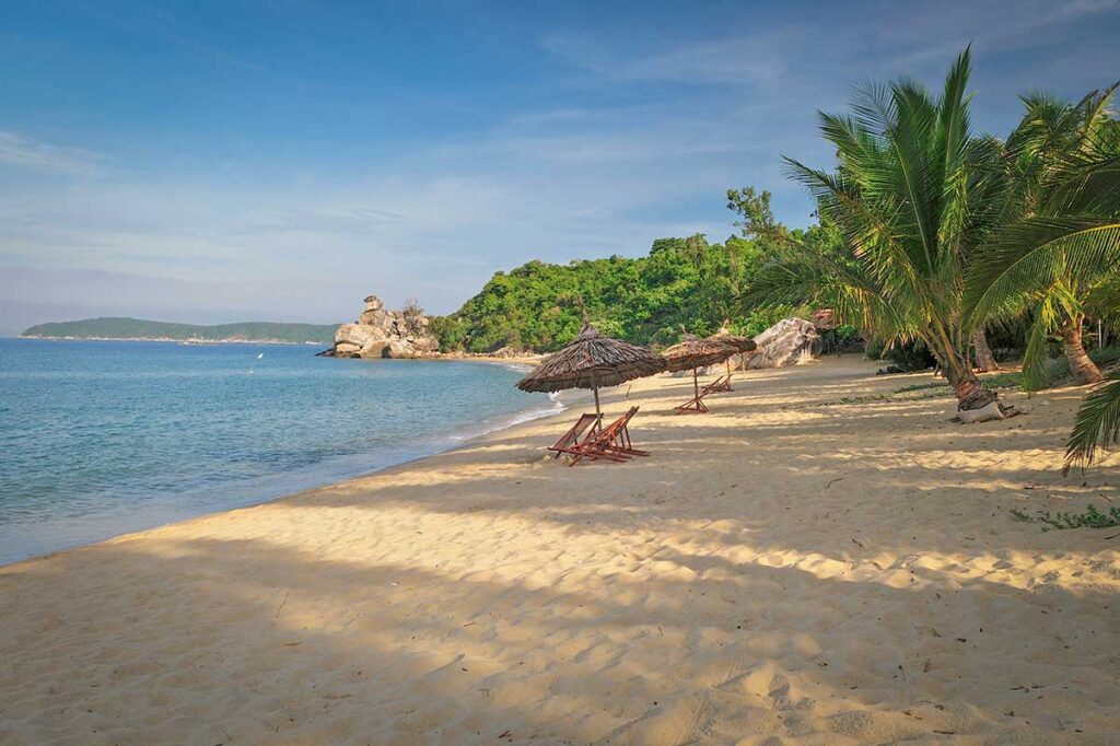 Cham Island beach on a sunny day – popular island getaway and day trip from Hoi An