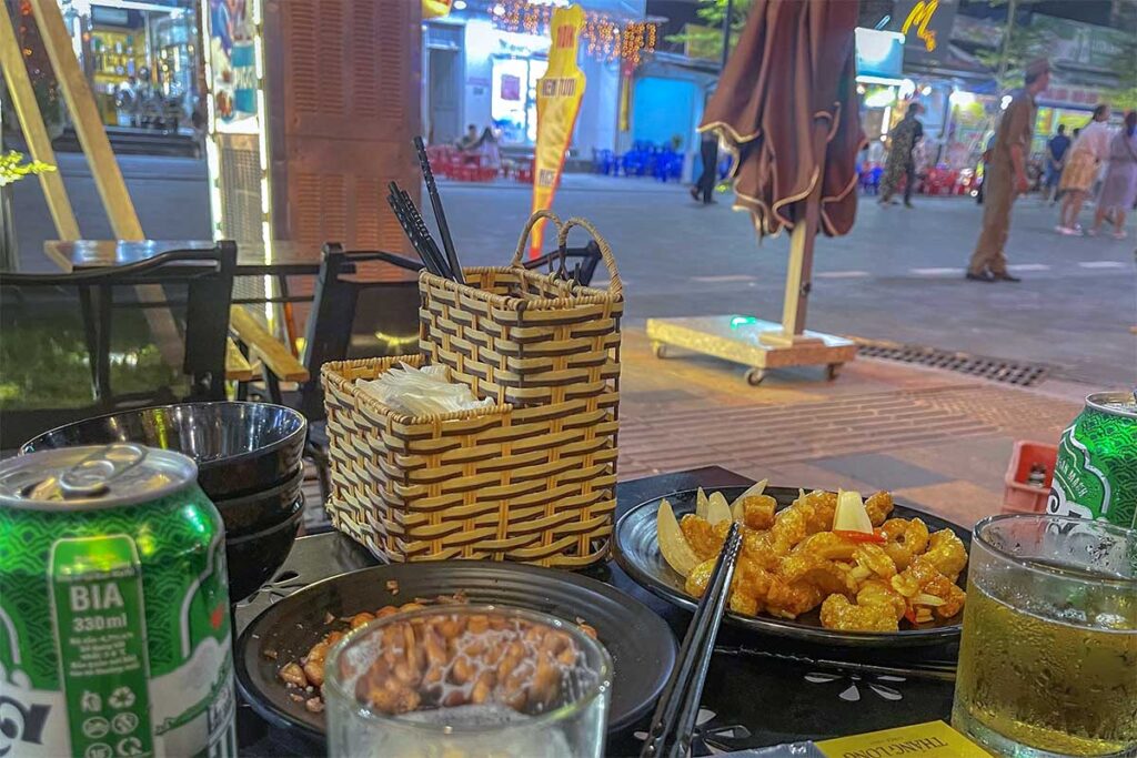 Food stall on Hai Ba Trung Walking Street 