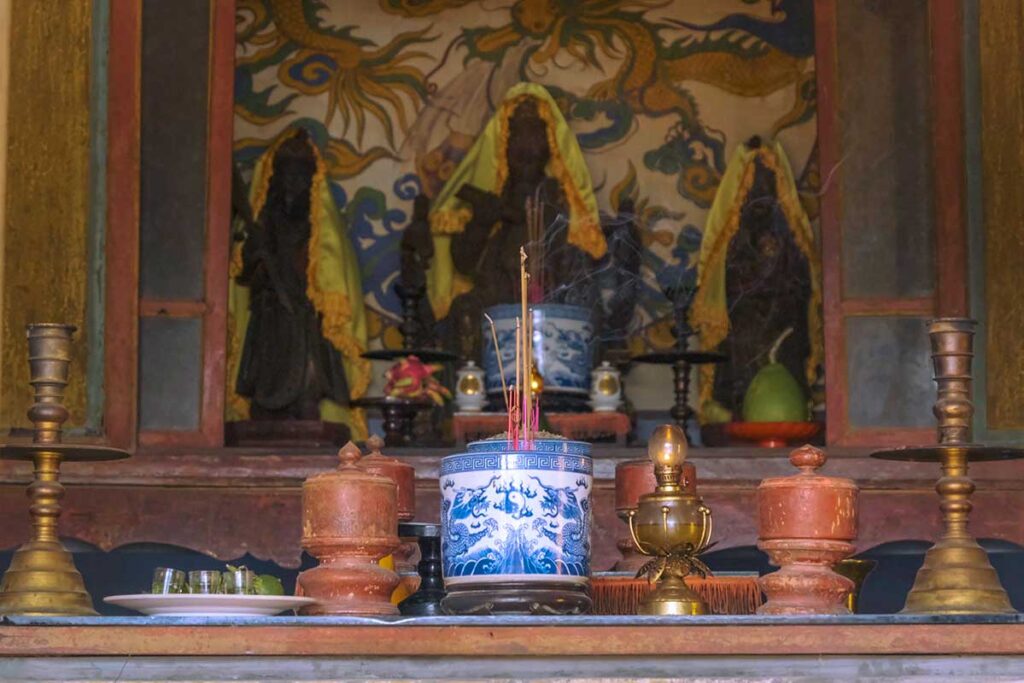 An altar within Hon Chen Temple