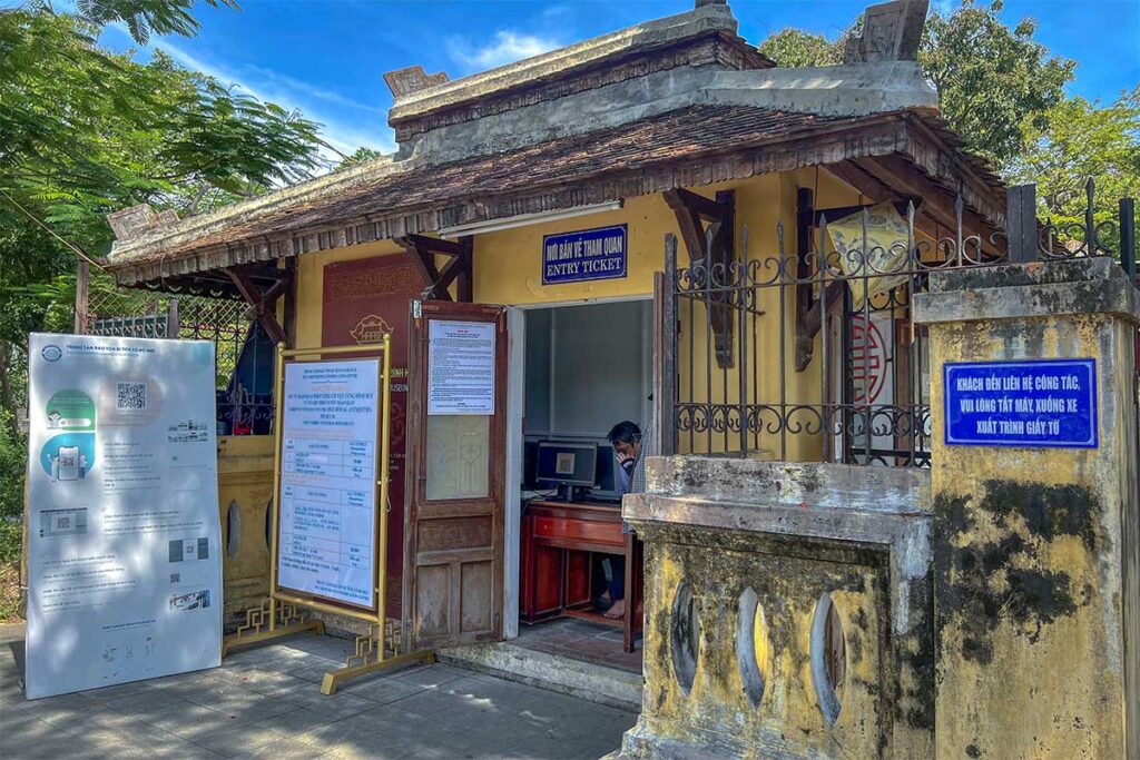 The entrance and ticket booth of Hue Museum of Royal Antiquities