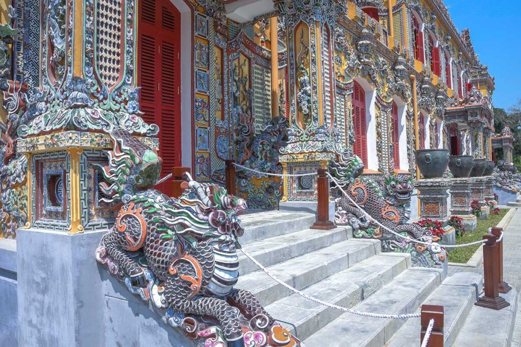 A closeup at one of the dragons at the staircase outside of one of the main door of Kien Trung Palace