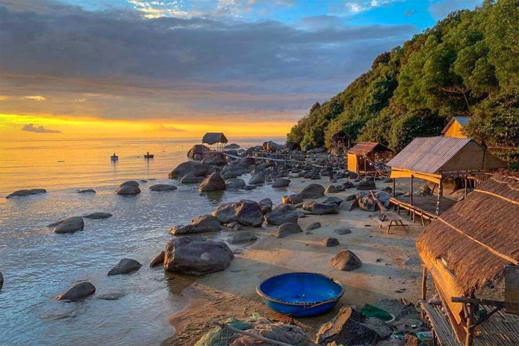 Rocky area part of Loc Binh Beach