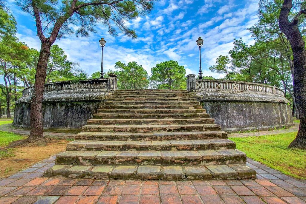 The center of Nam Giao Esplanade