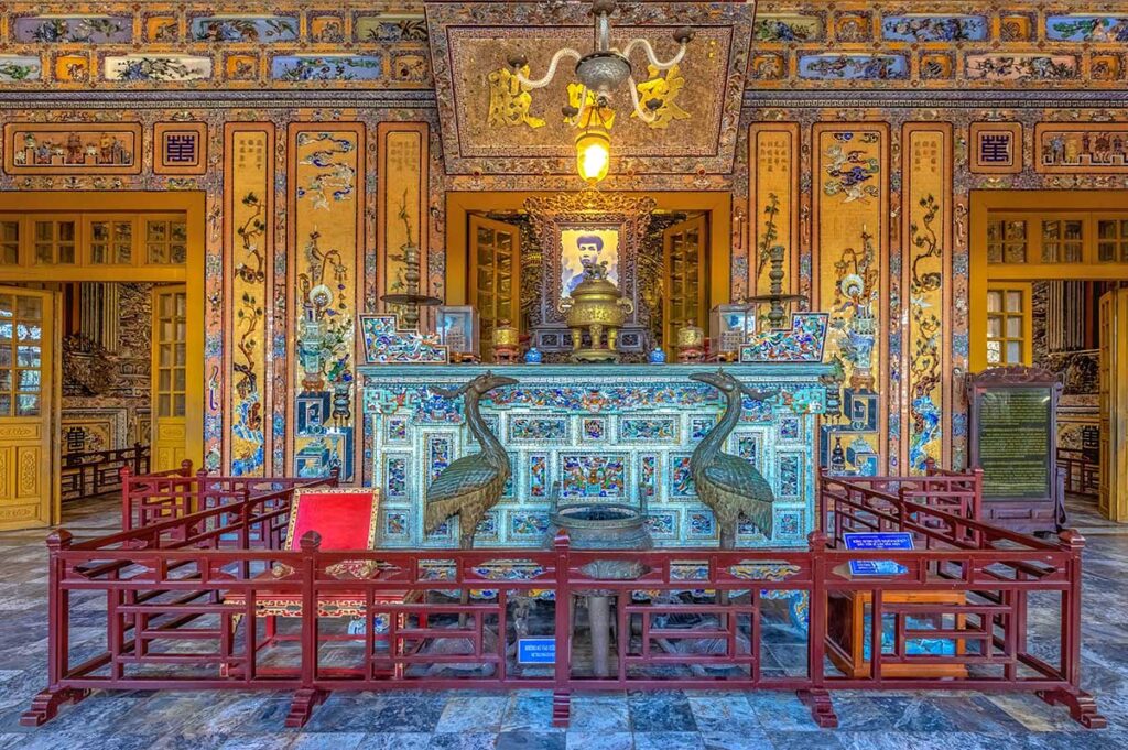 An altar in Khai Thanh Hall (inside Thien Dinh Palace)
