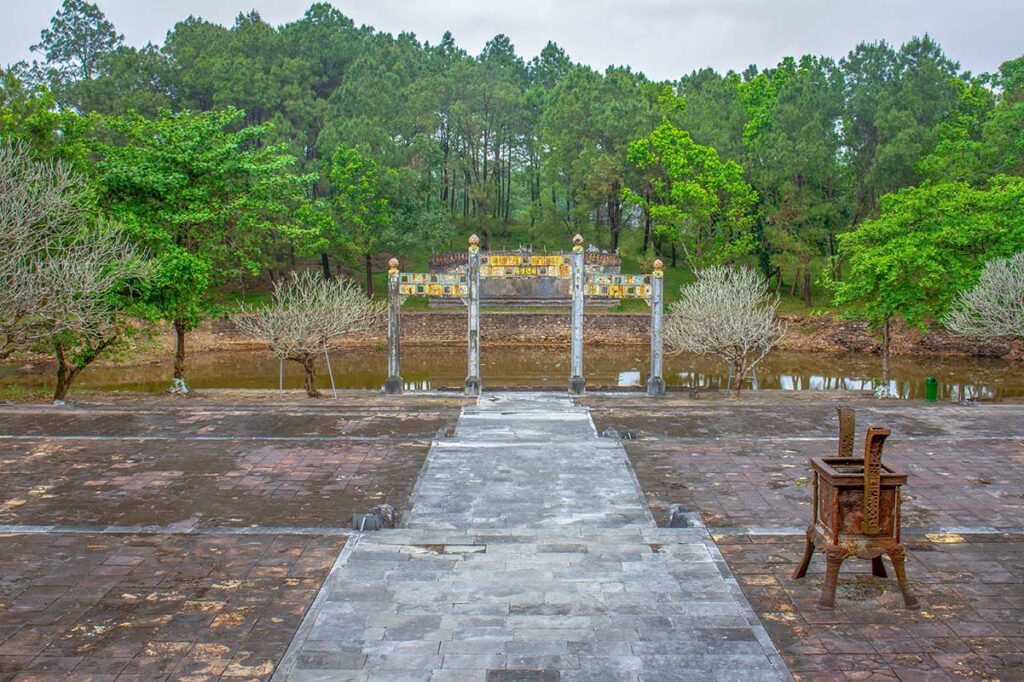 Dien Lake, a crescent-shaped pond at Thieu Tri Tomb complex