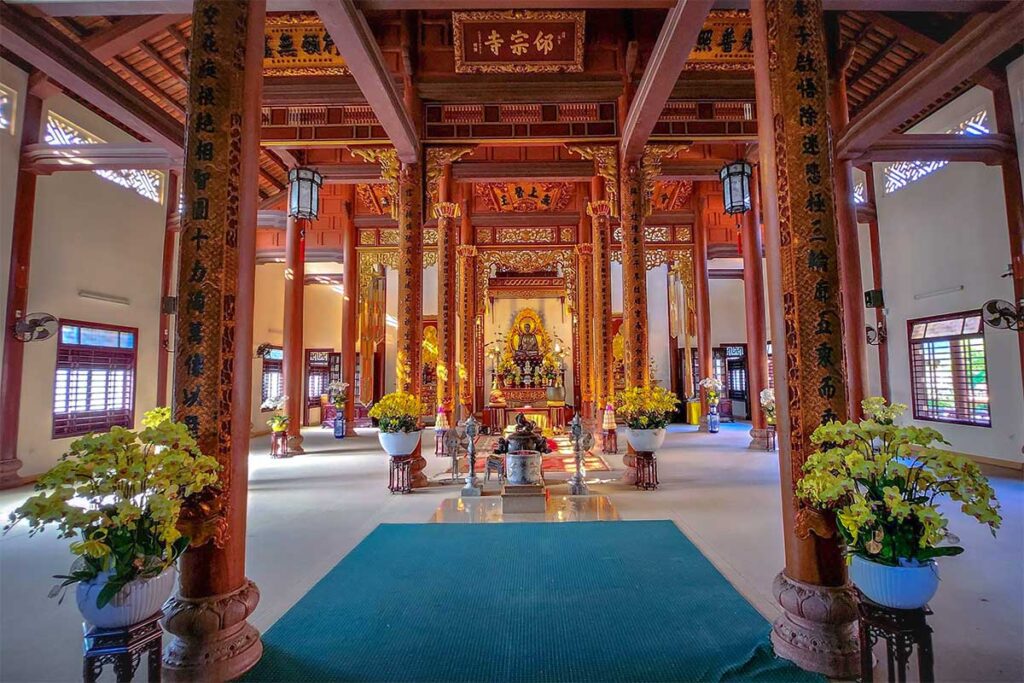 Interior of the main hall of Tu Dam Pagoda