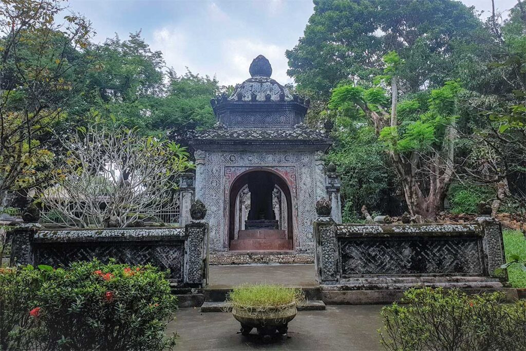 Tomb of Zen Master Nhat Dinh