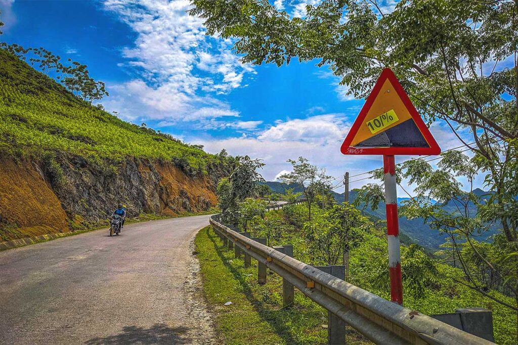 Ten percent climbing warning road sign on the road of Bac Sum Pass