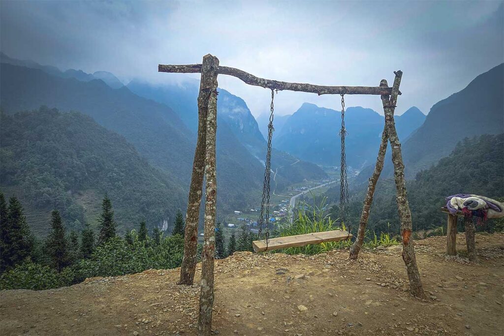 A swing on Chin Khoanh Pass with mountain views