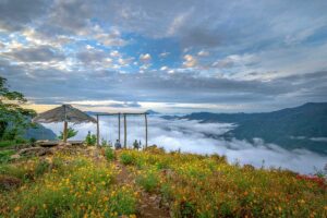 Clouds hanging between the mountains seen from Hang Kia Cloud Hunting Viewpoint