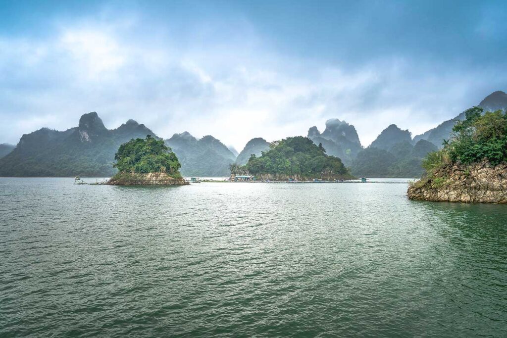 Views over the tens of small green islands on Hoa Binh Lake