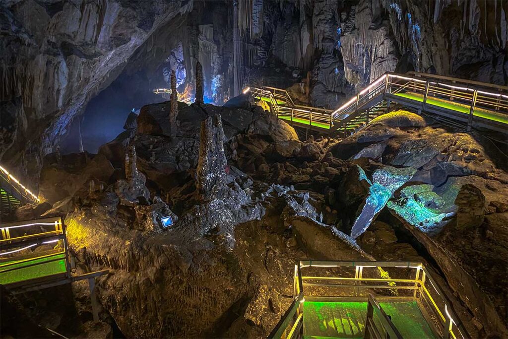 Inside Lung Khuy Cave