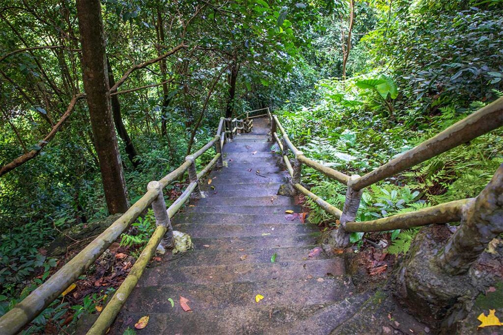 Stairs leading to the entrance of Tham Luong Cave