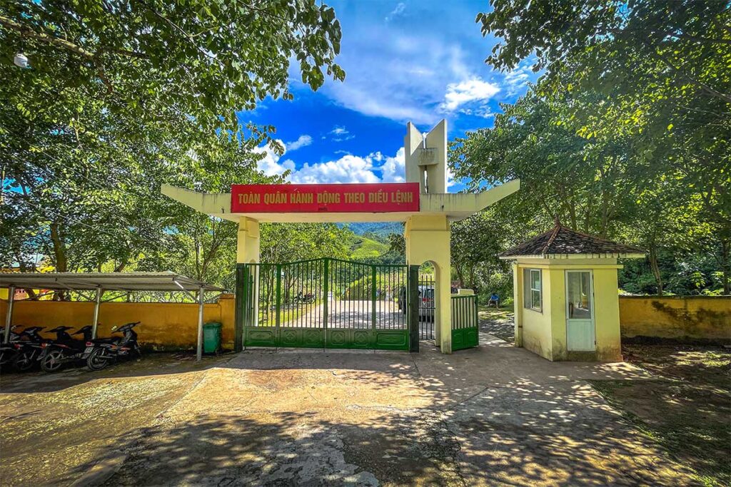 Border station in A Pa Chai