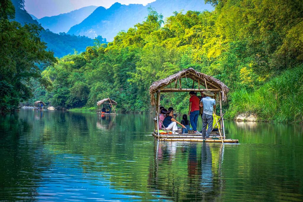 Bamboo rafting in Pu Luong