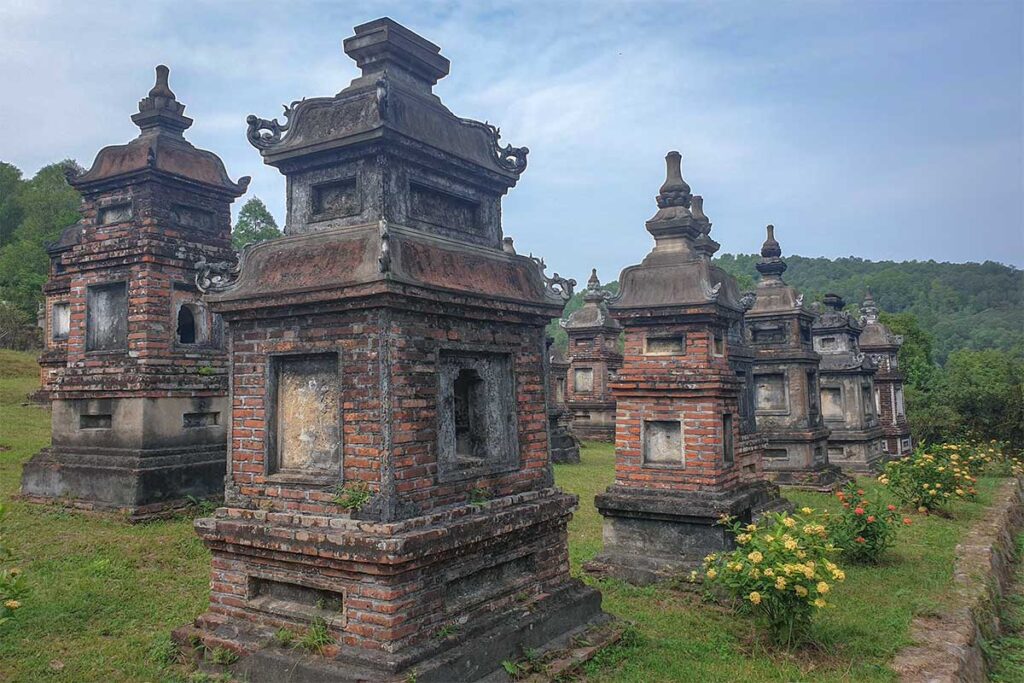 Tower garden inside Bo Da Pagoda