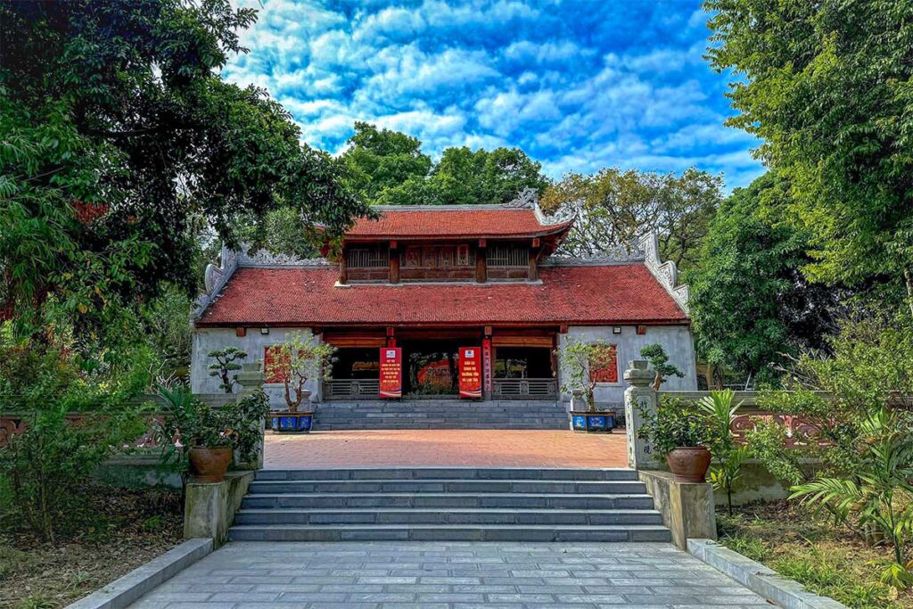 The main temple inside Bo Da Pagoda