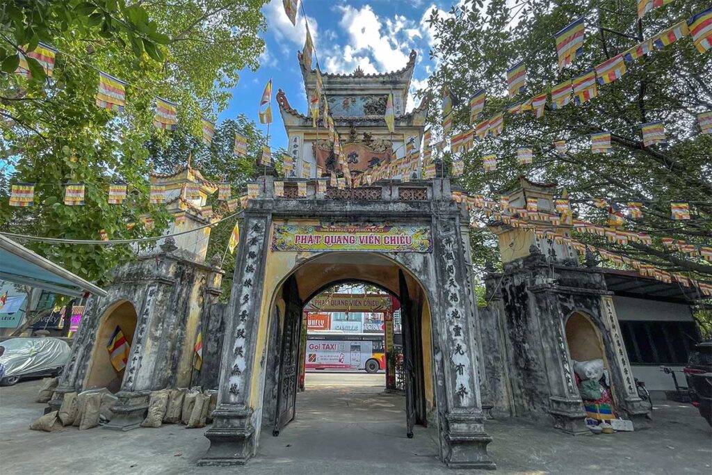 The Tam Quan Gate at Boc Pagoda