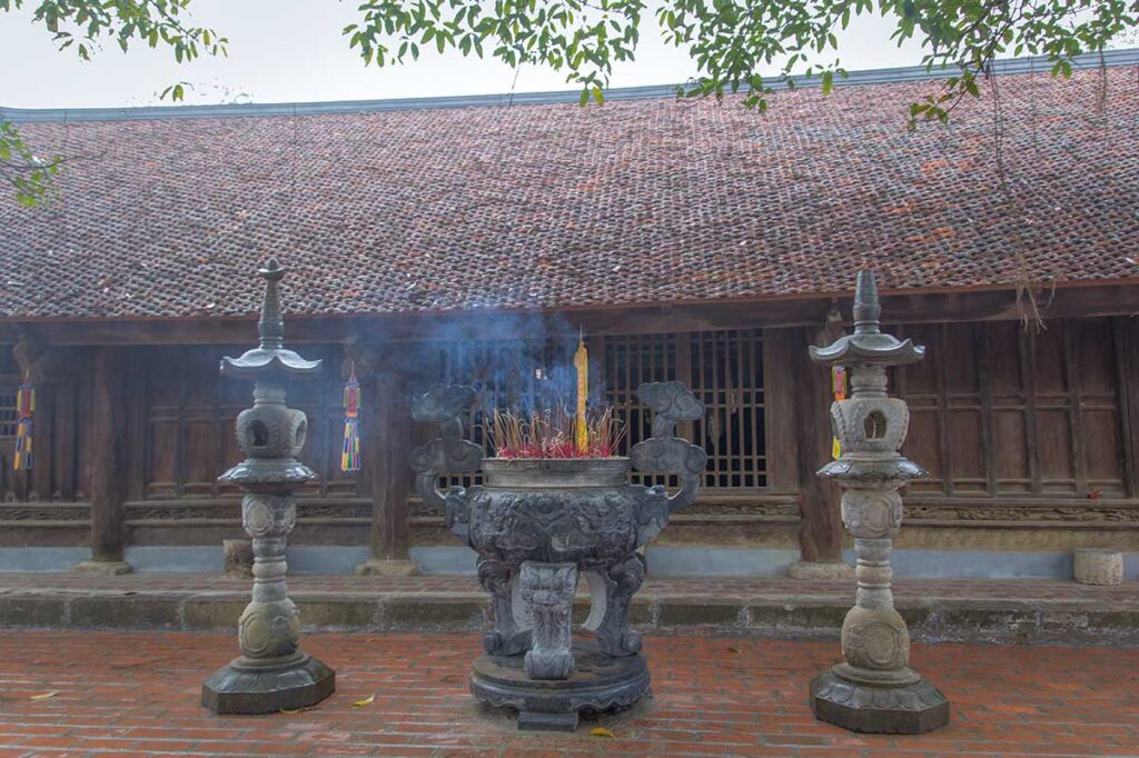 One of the halls inside But Thap Pagda