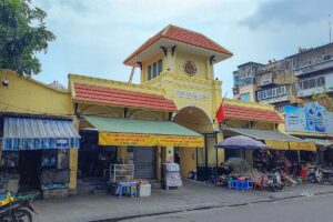 The outside of Chau Long Market in Hanoi
