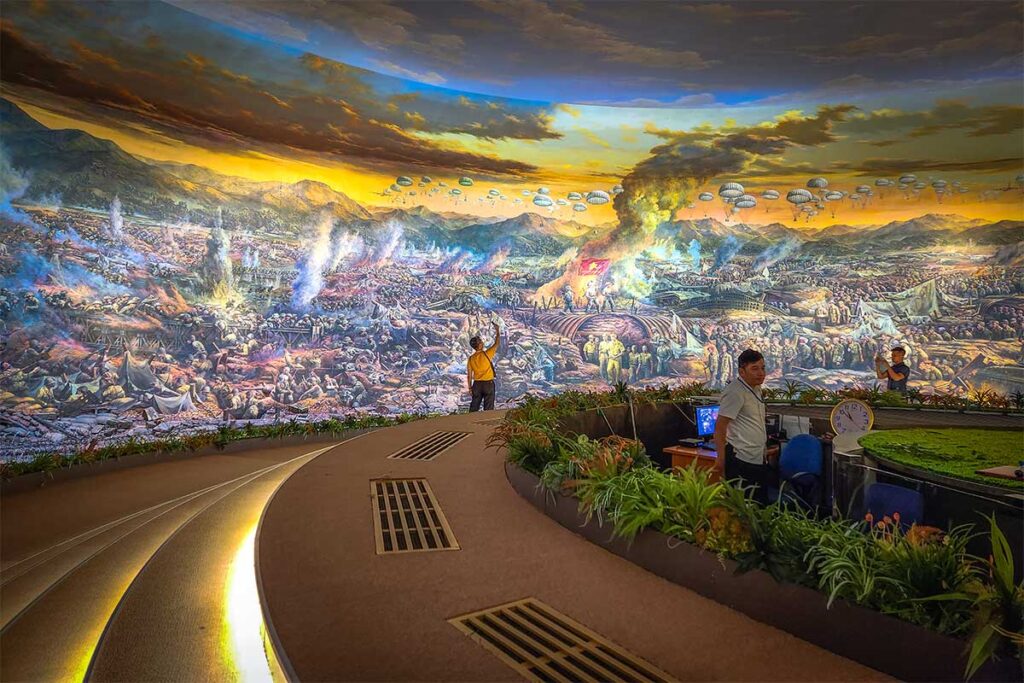 Huge panoramic painting inside Dien Bien Phu Victory Museum