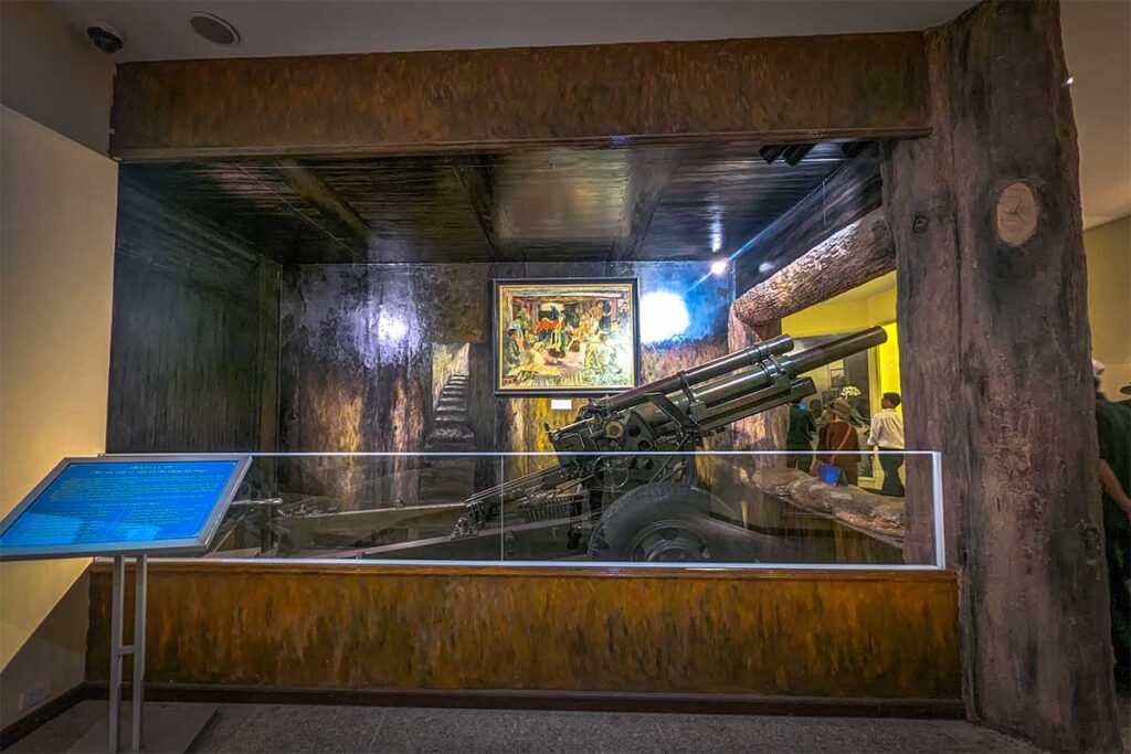 An artillery cannon displayed inside Dien Bien Phu Victory Museum 