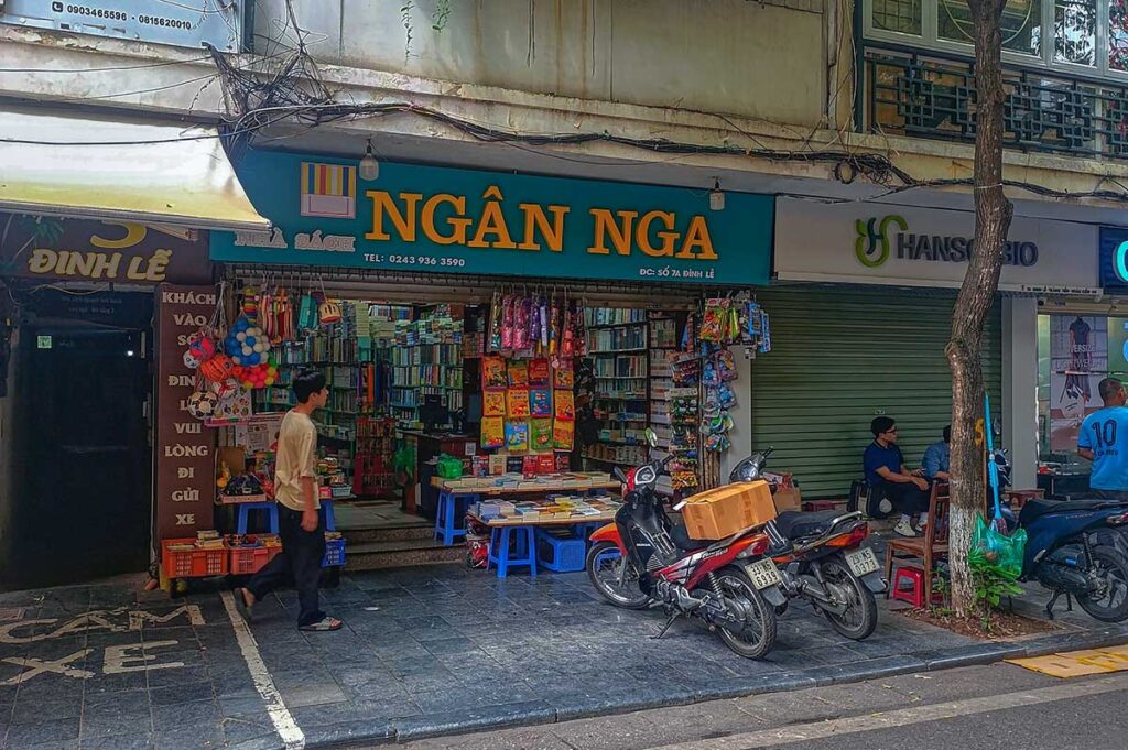 Smaller bookshops at Dinh Le Book Street