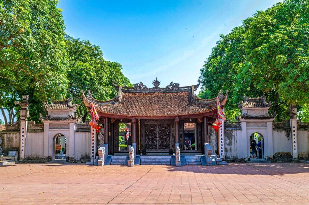 Ngu Long Mon Gate of Do Temple
