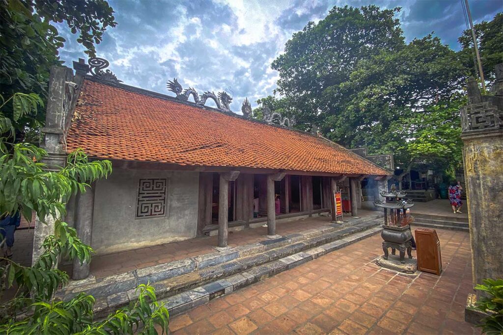 Main structure of Doc Cuoc Temple in Sam Son