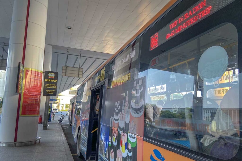 Bus 86 that drivings from Hanoi Airport to Old Quarter