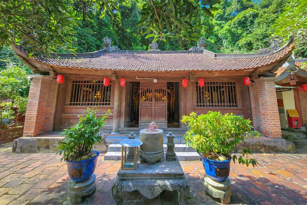 Giai Oan Pagode hidden between the trees part of Yen Tu Pagoda complex