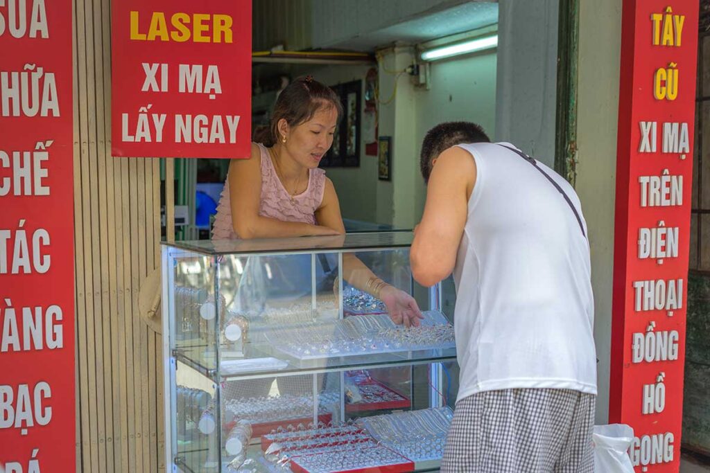 A local jewelry shop at Hàng Bac Street in Old Quarter