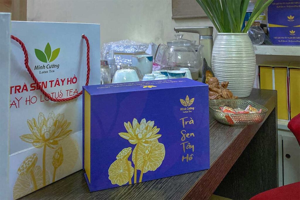 A nice Hanoi souvenir gift packing of lotus tea