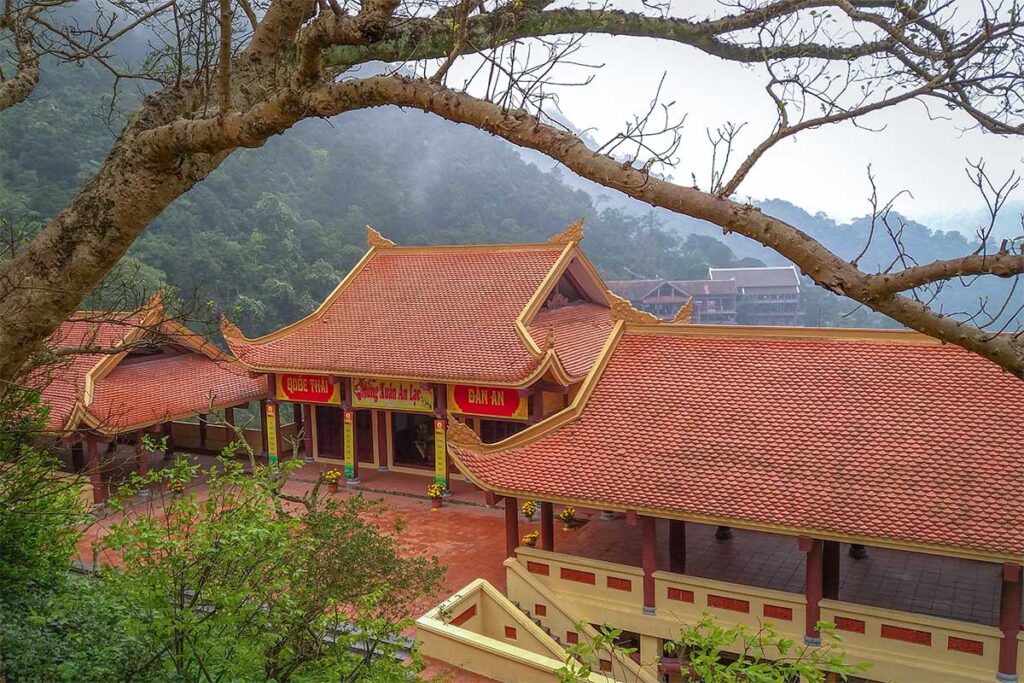 Hoa Yen Pagoda with mountains in background