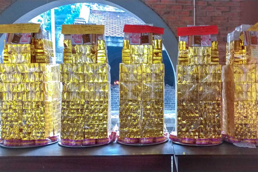 Joss paper gold bars being sold at Ba Chua Kho Pagoda