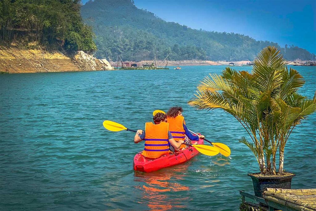 Two people are kayaking in Hoa Binh Lake in Mai Chau