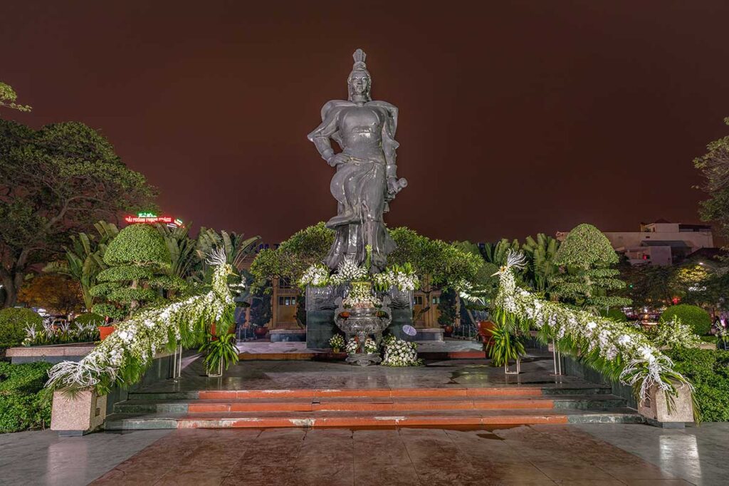 Statue of heroine Le Chan in center park. Le Chan was female general who led the armies of the Trung Sisters in their struggle against Chinese occupation back in AD40