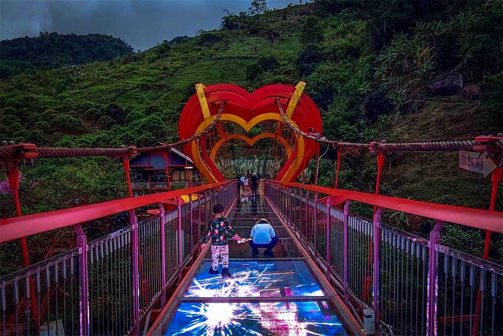 View from Love Glass Bridge with 4D effects