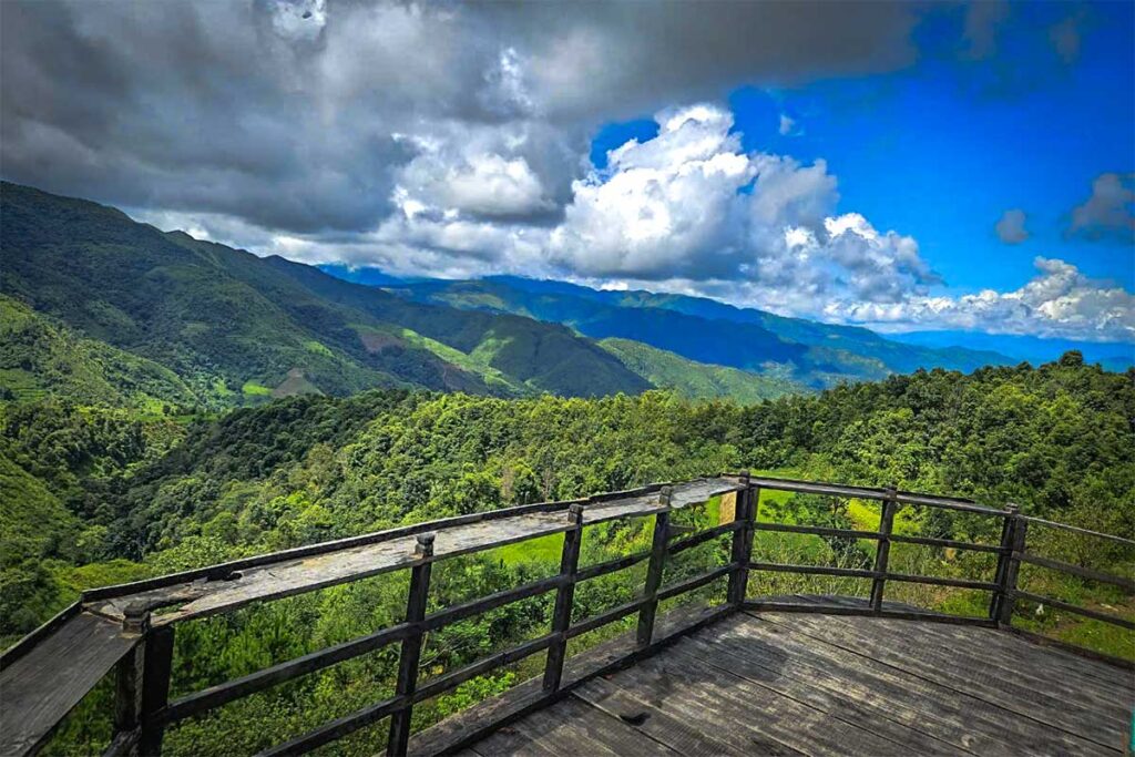 Viewpoint at Pha Din Pass with views over the mountains and jungles below