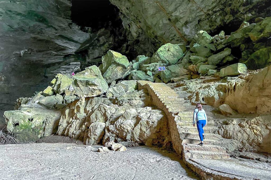 A stairs leading up to a sort of viewpoint inside Puong Cave in Ba Be Lake
